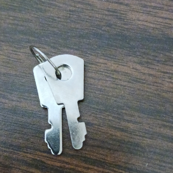 Heart-Shaped Silver-tone Padlock with Keys EUC - Picture 5 of 6